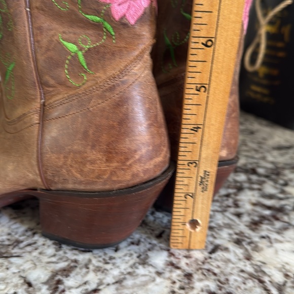 Tony Lama short cowboy leather boot pink embroidered floral accent - Picture 6 of 10